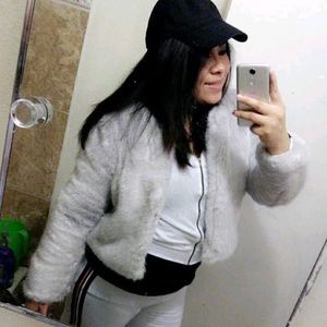 Meet your Posher, Madelaine